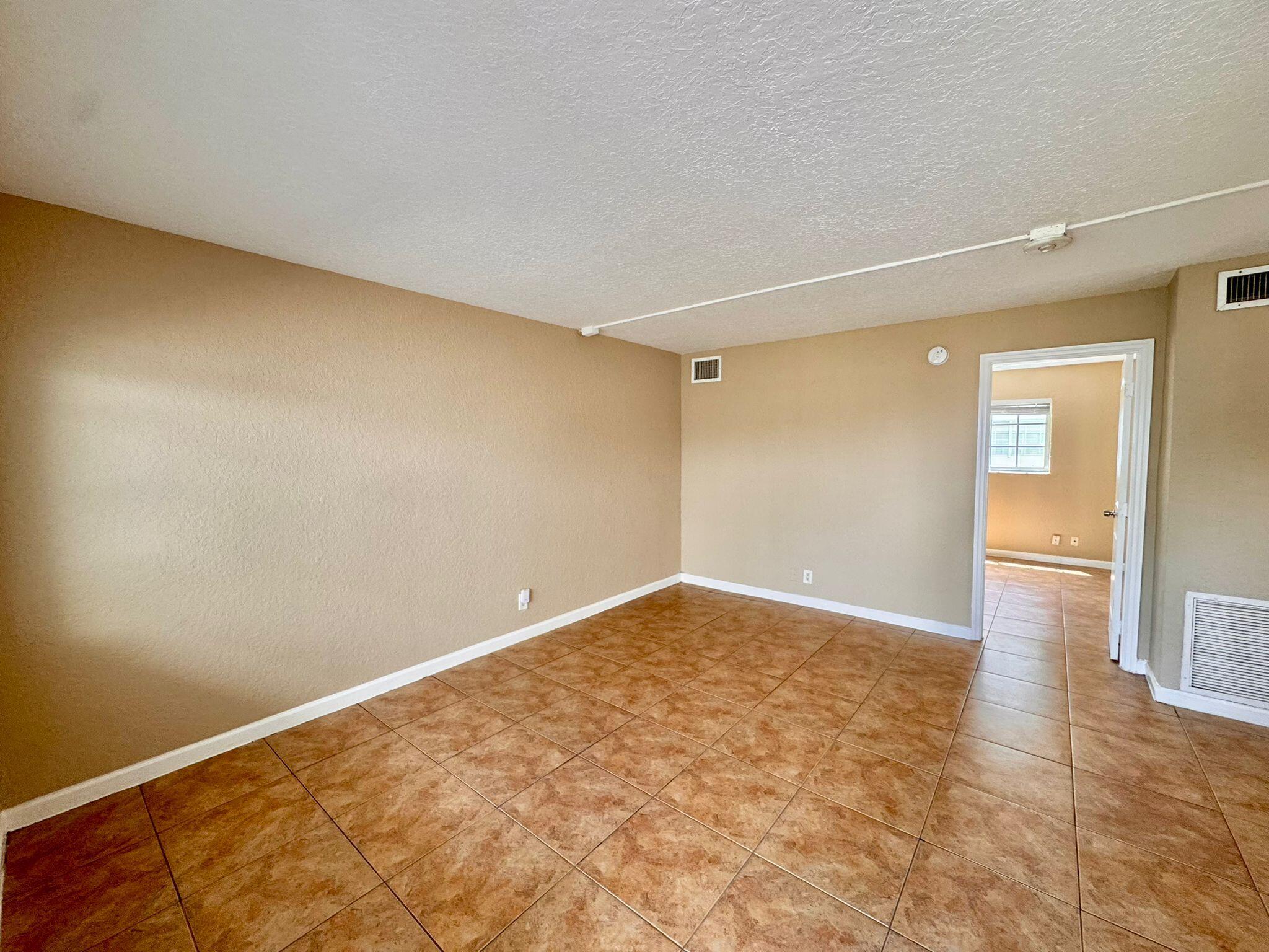 3370 Northeast 16th Terrace, Unit 3 Pompano Beach, FL 33064 - Photo 4 of 13 222