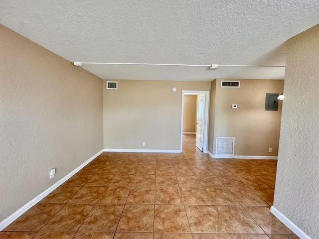 $2,200 | 3370 Northeast 16th Terrace, Unit 3, Pompano Beach, FL 33064