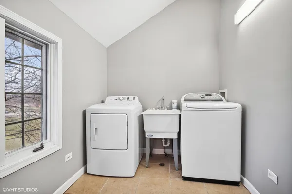 $4,900 | 2404 Ridge Avenue, Unit CH, Evanston, IL 60201