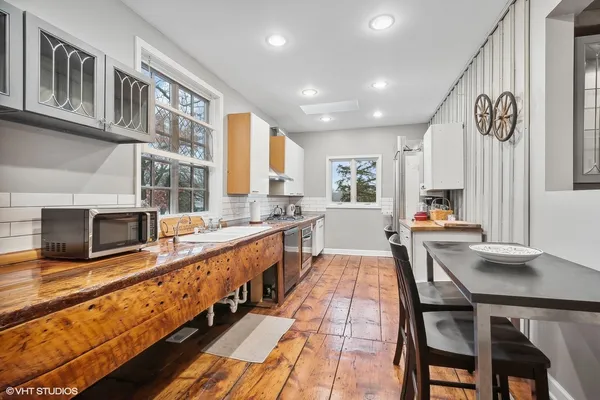 $4,900 | 2404 Ridge Avenue, Unit CH, Evanston, IL 60201