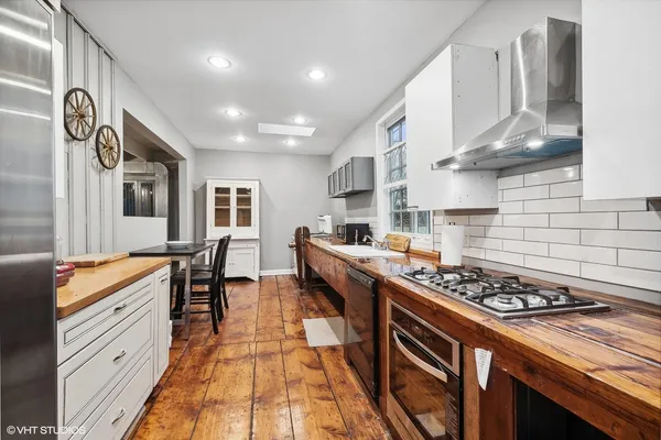 $4,900 | 2404 Ridge Avenue, Unit CH, Evanston, IL 60201