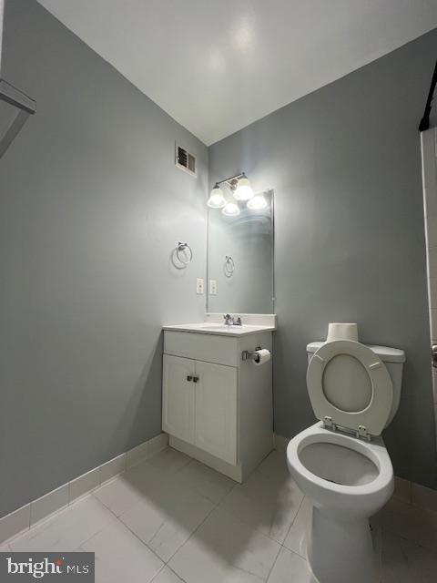 14811 Ensor Court Woodbridge, VA 22193 - Photo 13 of 34 a bathroom with a toilet a sink and mirror