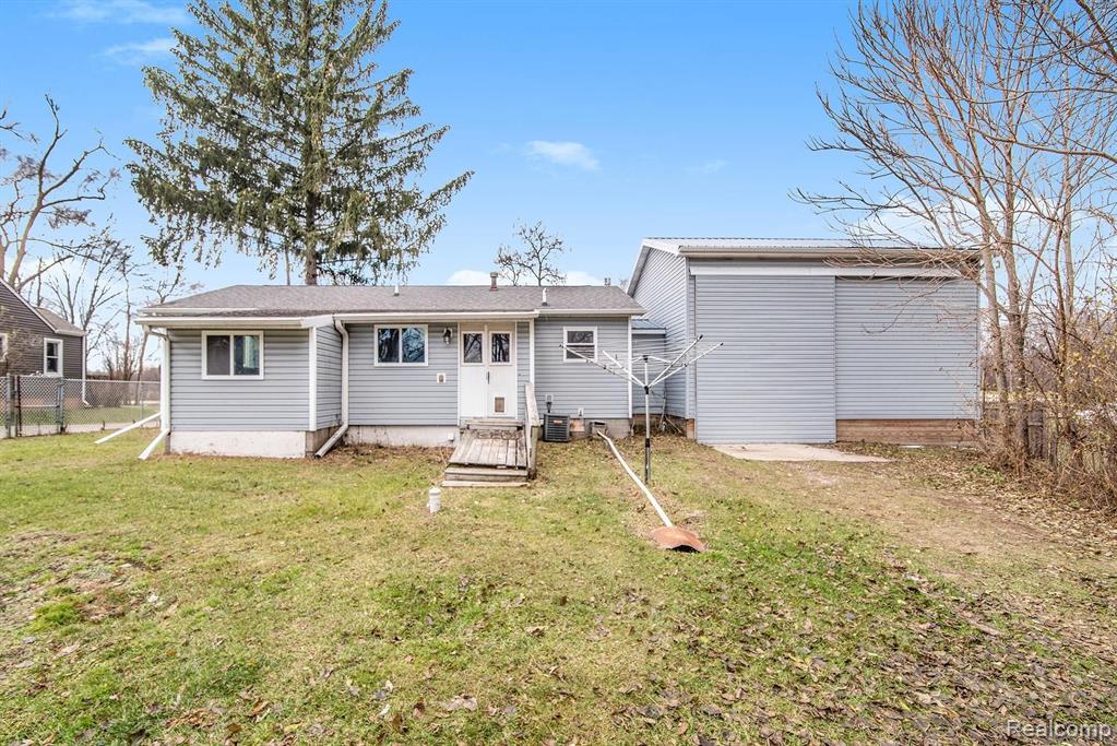 14513 North Road Fenton, MI 48430 - Photo 15 of 18