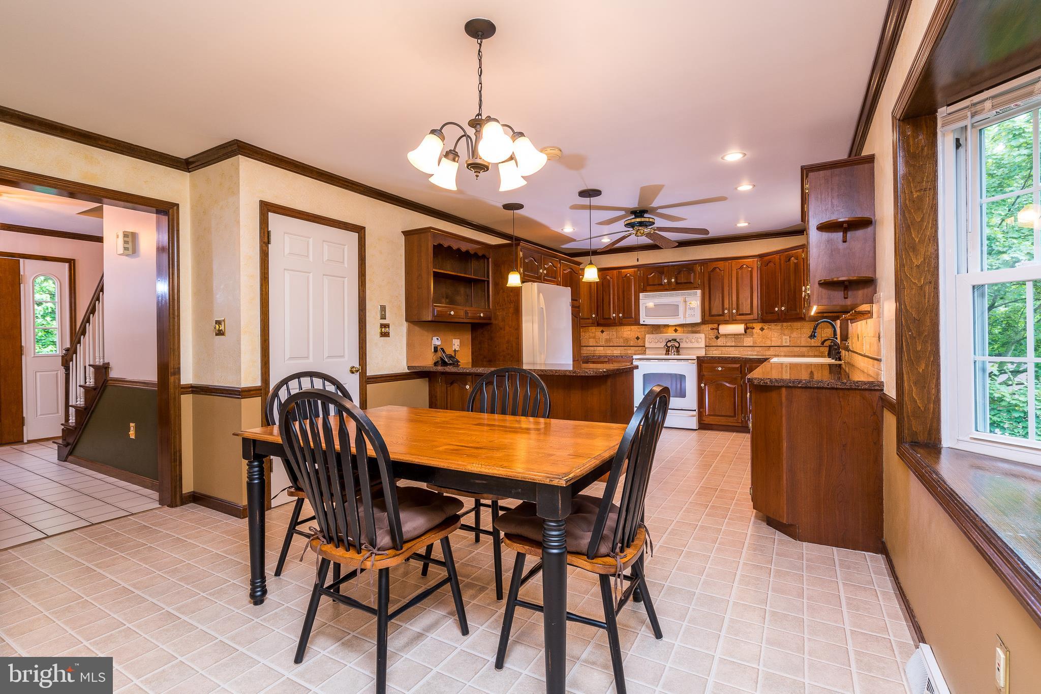 203 Queens Gate Road Lititz, PA 17543 - Photo 14 of 43 Kitchen