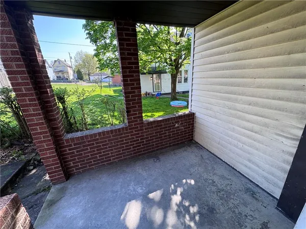 $1,500 | 1067 Cleveland Avenue, Brackenridge, PA 15014