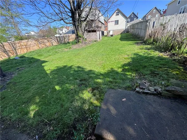 $1,500 | 1067 Cleveland Avenue, Brackenridge, PA 15014