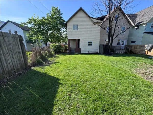 $1,500 | 1067 Cleveland Avenue, Brackenridge, PA 15014