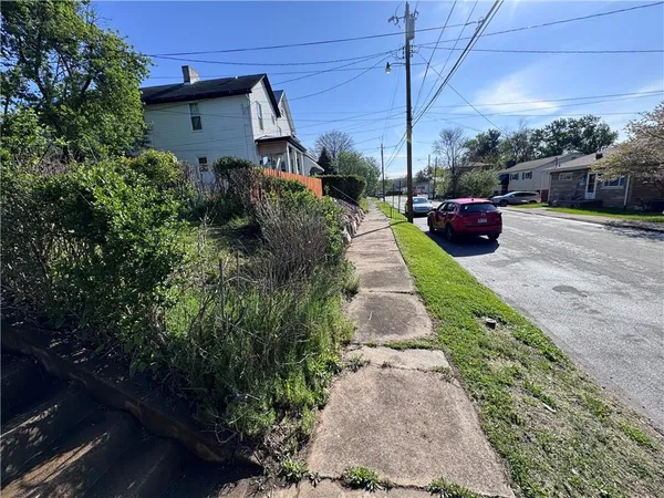 $1,500 | 1067 Cleveland Avenue, Brackenridge, PA 15014