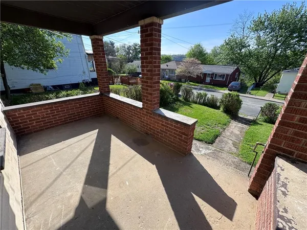 $1,500 | 1067 Cleveland Avenue, Brackenridge, PA 15014