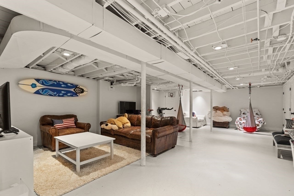 17 Sea Street Manchester, MA 01944 - Photo 24 of 32 Gallery Image 24