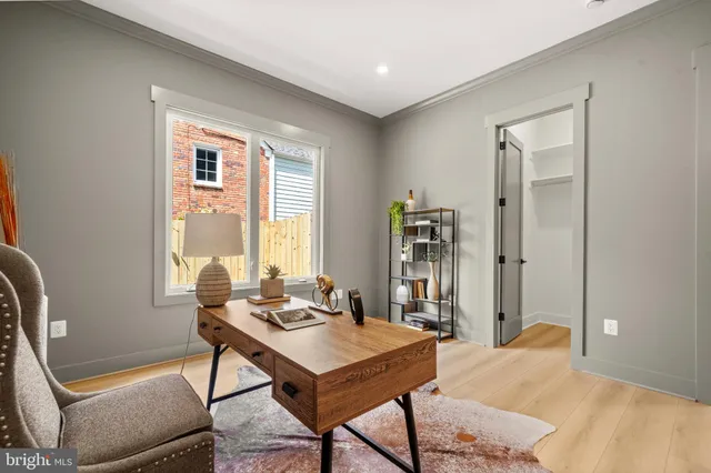 a view of an entryway with storage