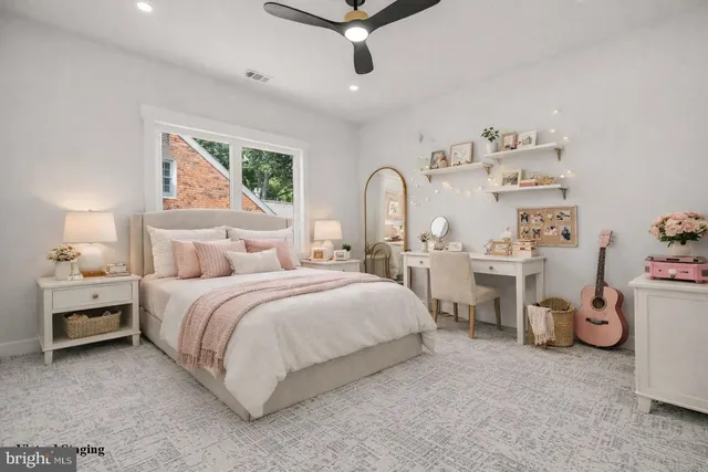 a view of empty room with ceiling fan