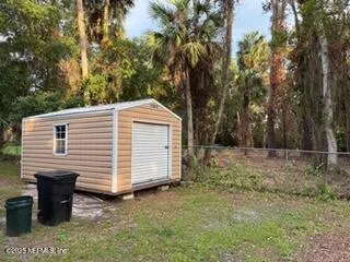 a view of backyard with trees
