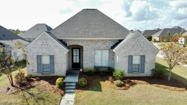 $318,000 | 321 East Buttonwood Lane, Canton, MS 39046