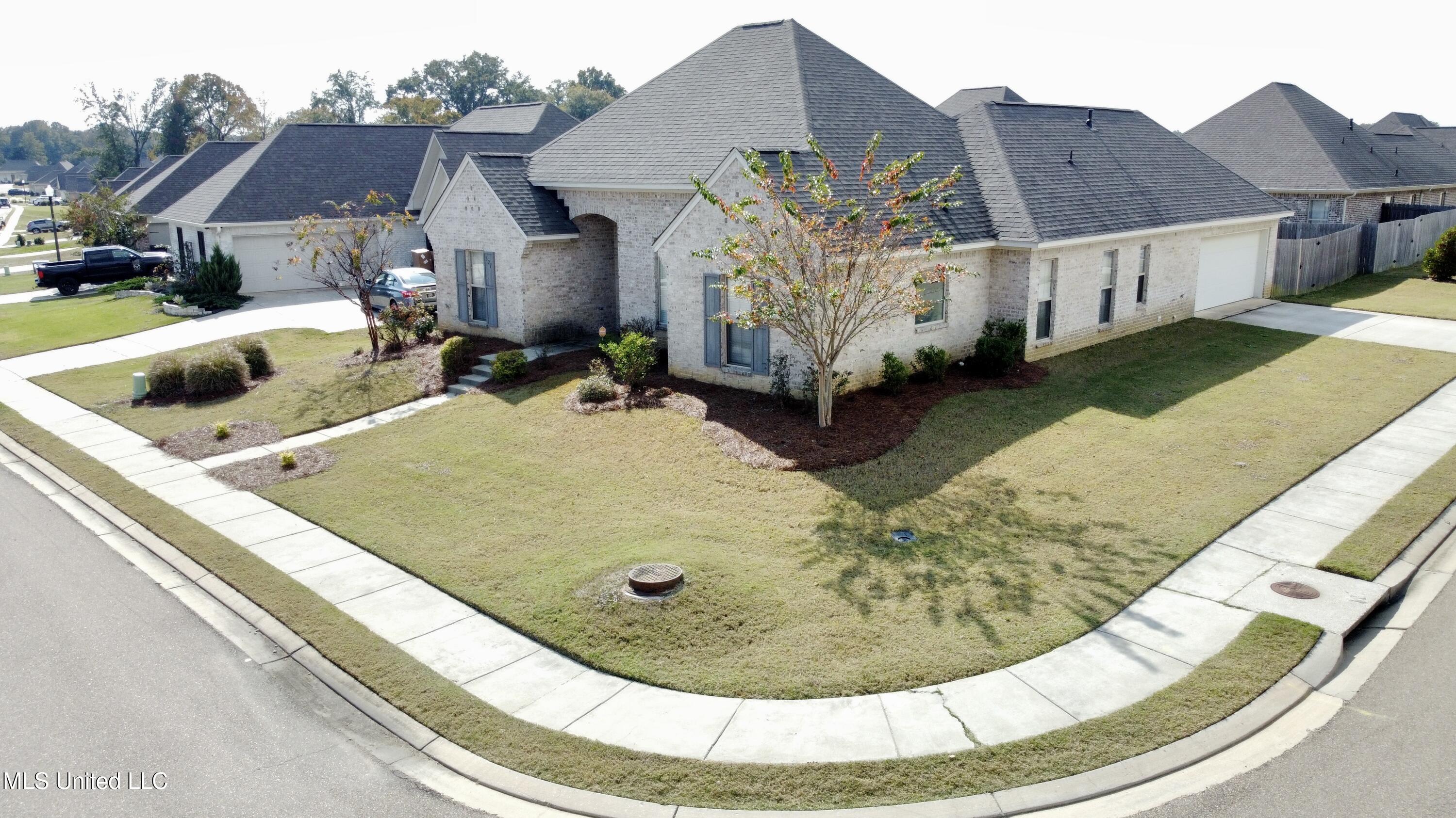 321 East Buttonwood Lane Canton, MS 39046 - Photo 4 of 52 dji_fly_20251108_121636_641_176262580463
