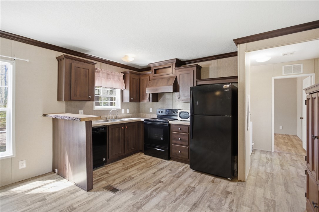 289 Bauknight Road Mountain Rest, SC 29664 - Photo 12 of 36 This functional kitchen features ample cabinet space, modern appliances, and a convenient breakfast bar.