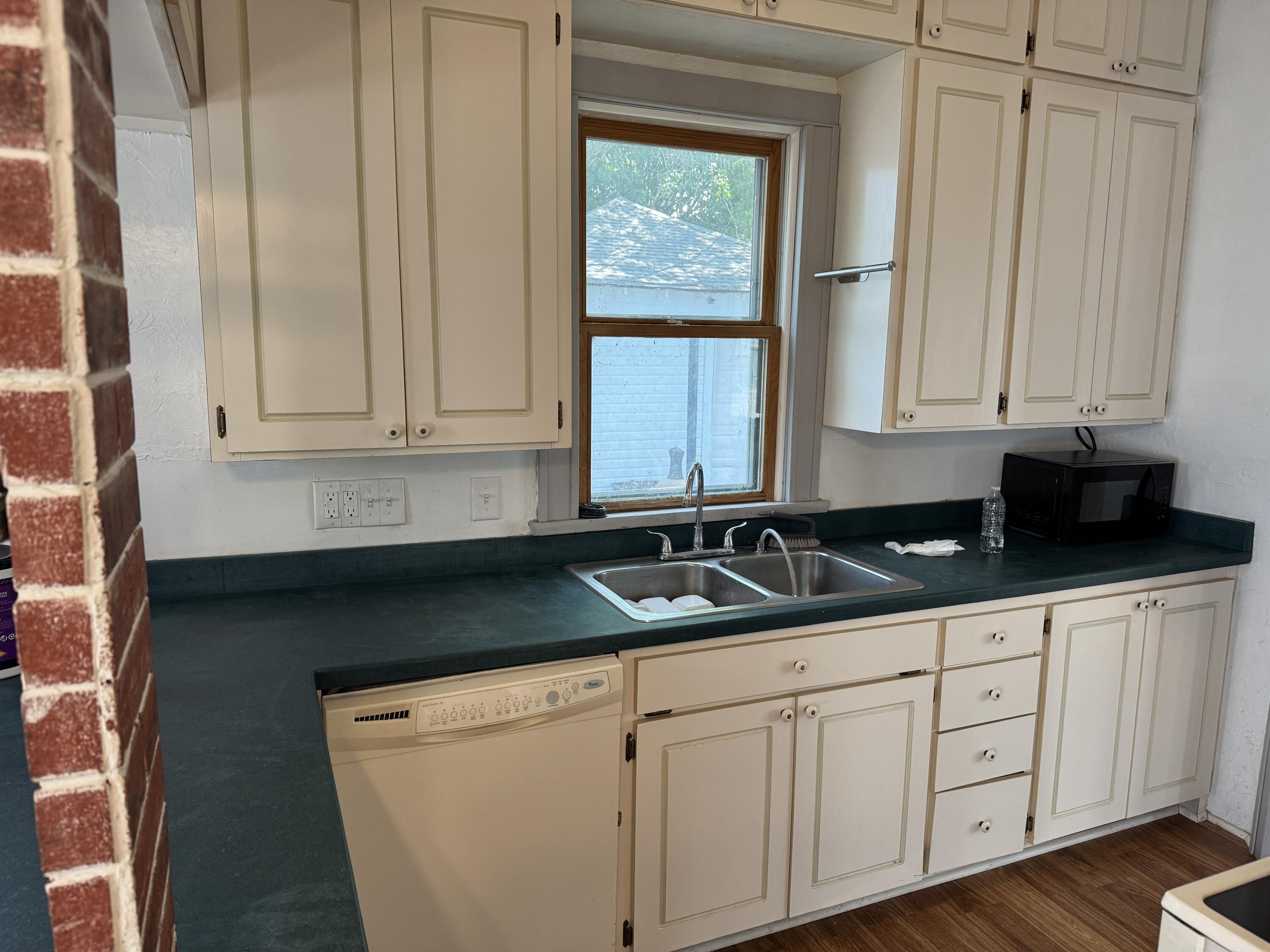 1723 Park Avenue Racine, WI 53403 - Photo 5 of 18 IMG_7639