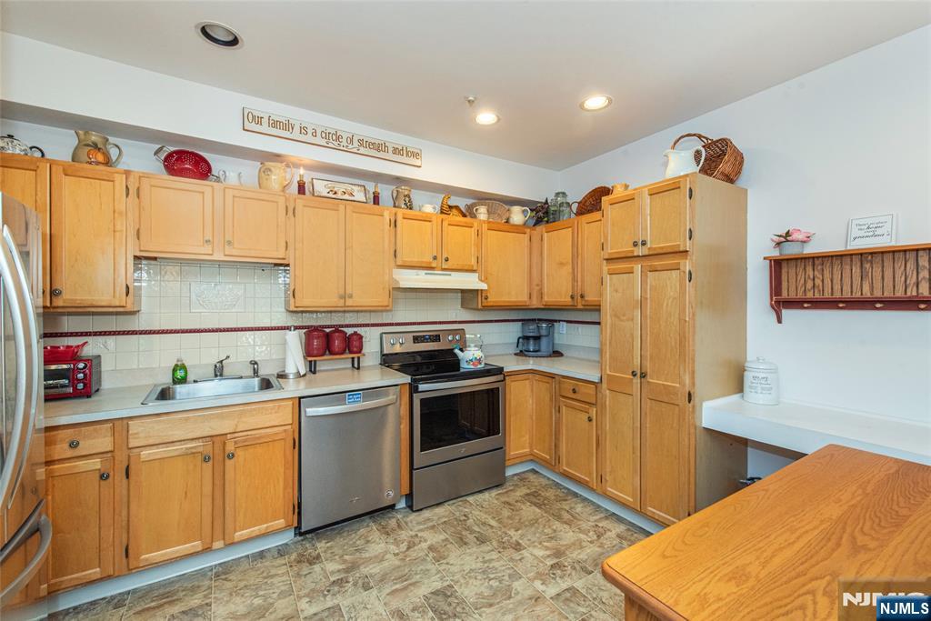 6104 Richmond Road West Milford, NJ 07480 - Photo 15 of 22