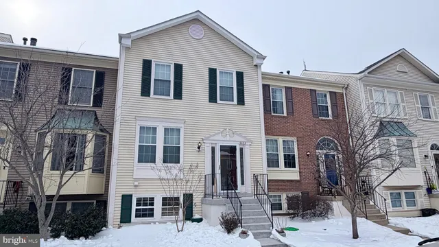 $3,200 | 6033 Joust Lane, Alexandria, VA 22315