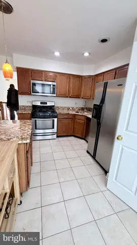 $3,200 | 6033 Joust Lane, Alexandria, VA 22315