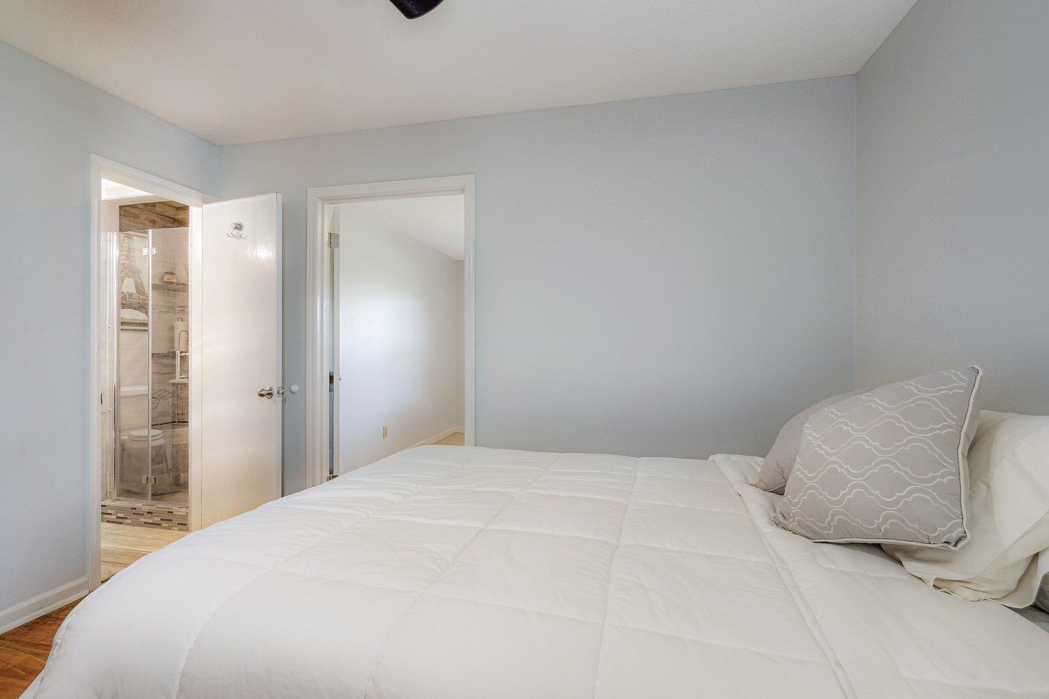 5040 Warrington Road Memphis, TN 38118 - Photo 20 of 29 Bedroom with connected bathroom, wood finished floors, and baseboards