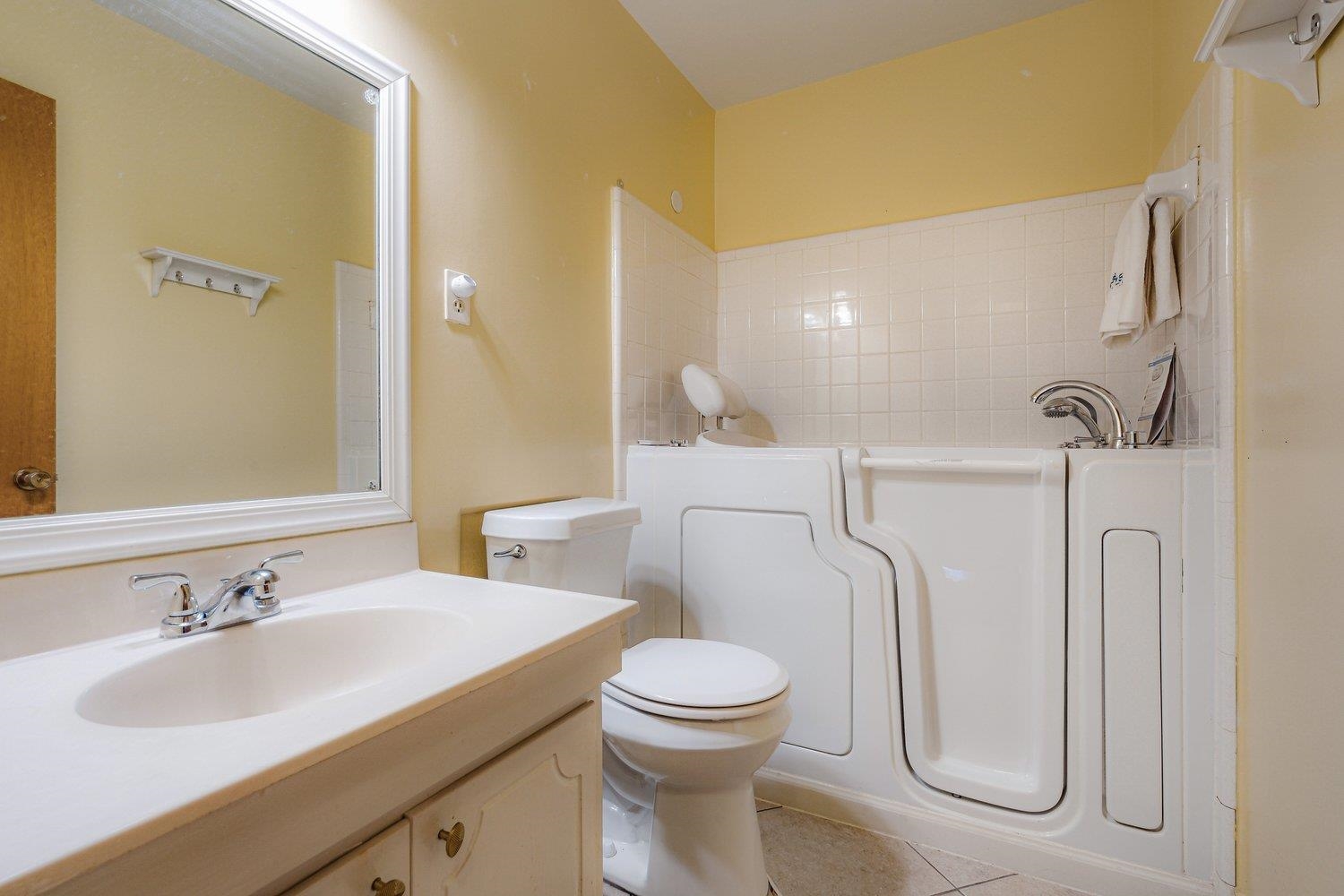 5040 Warrington Road Memphis, TN 38118 - Photo 25 of 29 Bathroom featuring a garden tub, toilet, tile patterned flooring, and vanity