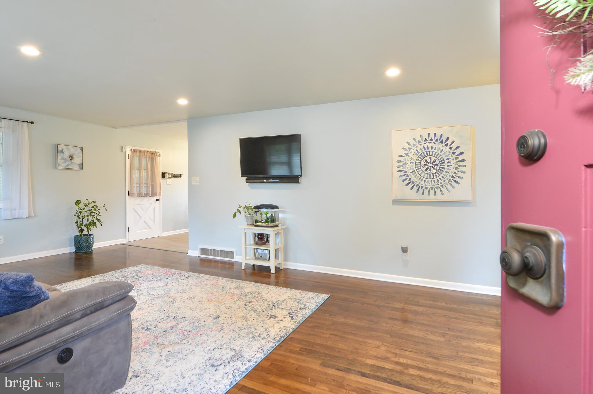 1160 Appleton Road Elkton, MD 21921 - Photo 5 of 23 Spacious, bright family room at entry