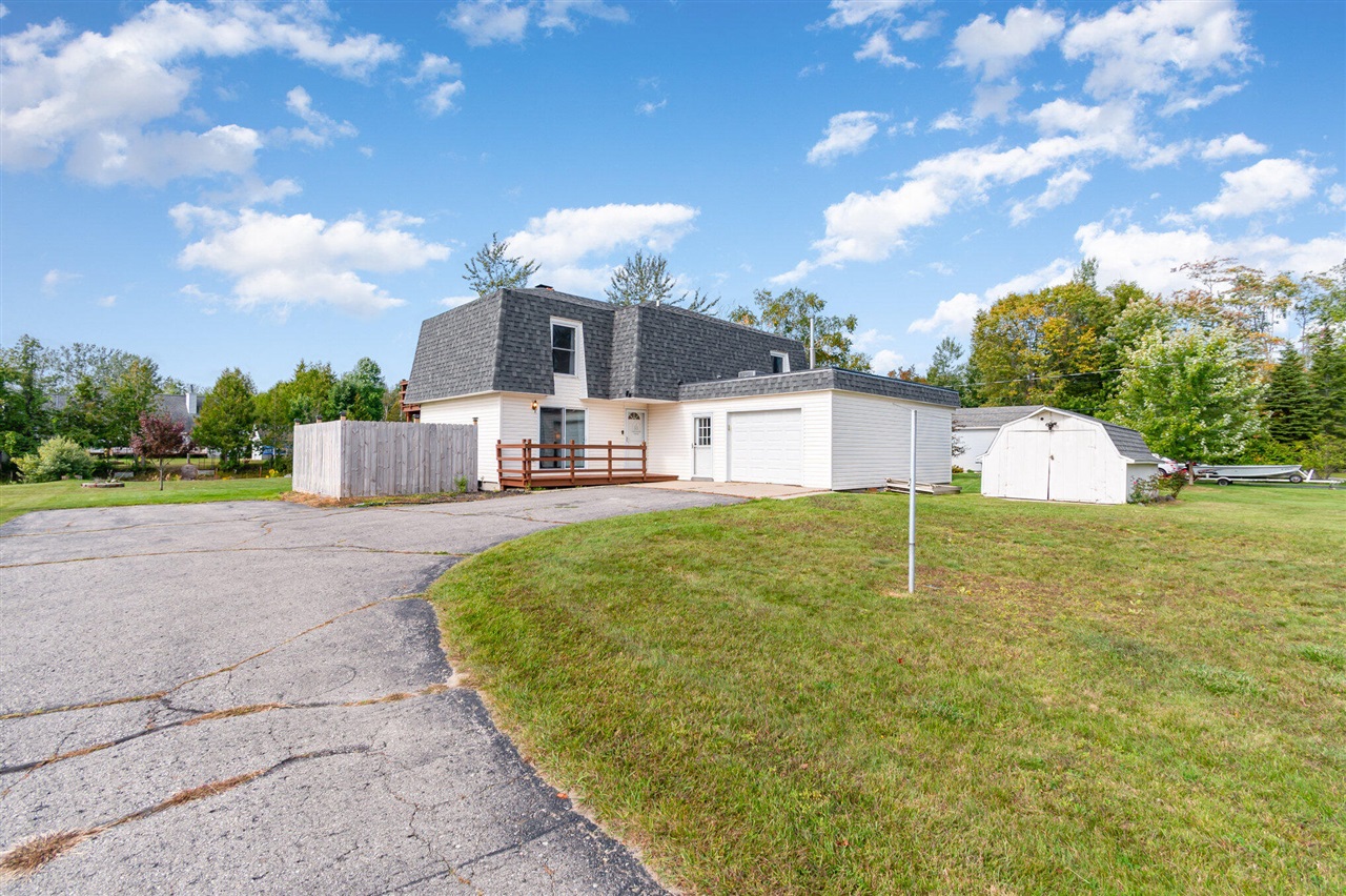 121 Channel Road 1 Alpena, MI 49707 - Photo 4 of 29