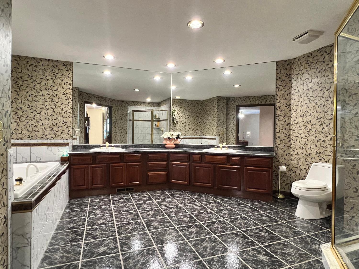 3339 South Road Cincinnati, OH 45248 - Photo 16 of 34