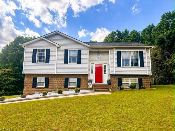 $328,900 | 146 South Bridgewater Road, Mount Airy, NC 27030