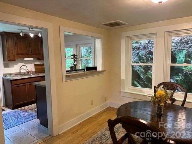 34 Coosa Rdg Drive Whittier, NC 28789 - Photo 23 of 44 a living room with furniture and window