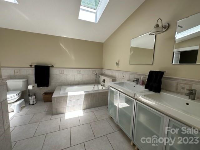34 Coosa Rdg Drive Whittier, NC 28789 - Photo 41 of 44 a bathroom with a bathtub sink and toilet