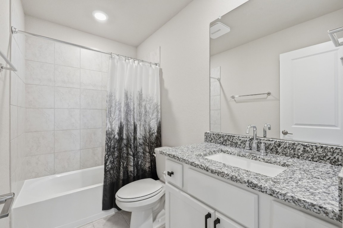 22006 Raburn Ranch Tomball, TX 77375 - Photo 32 of 50 Bathroom 2 upstairs.