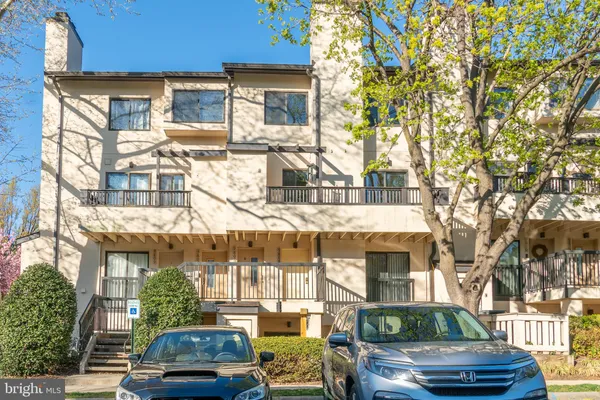$2,300 | 9804 Hellingly Place, Unit 103, Montgomery Village, MD 20886