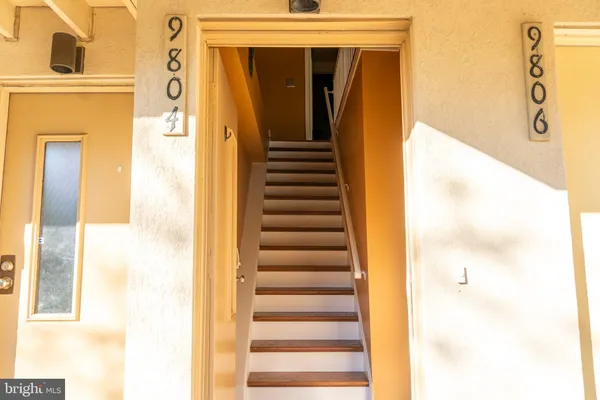 $2,300 | 9804 Hellingly Place, Unit 103, Montgomery Village, MD 20886