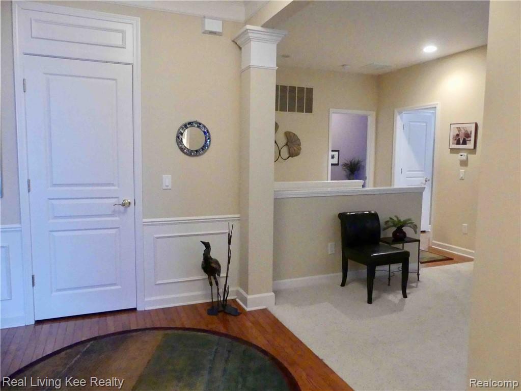 5209 Belmonte Drive Rochester, MI 48306 - Photo 4 of 43 Foyer