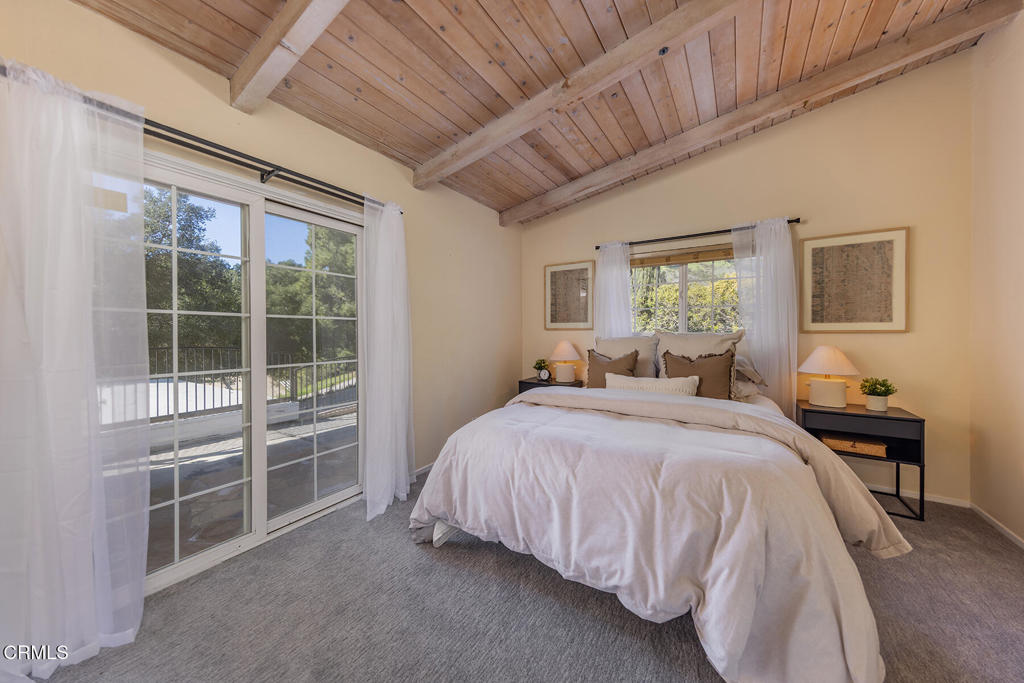 10522-62 Creek Road Ojai, CA 93023 - Photo 14 of 20 a spacious bedroom with a bed and wooden floor