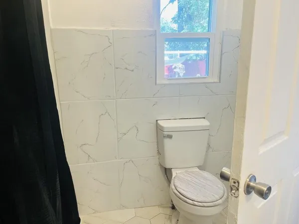 $299,000 | 824 North Willis Street, Visalia, CA 93291