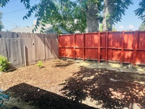 $299,000 | 824 North Willis Street, Visalia, CA 93291