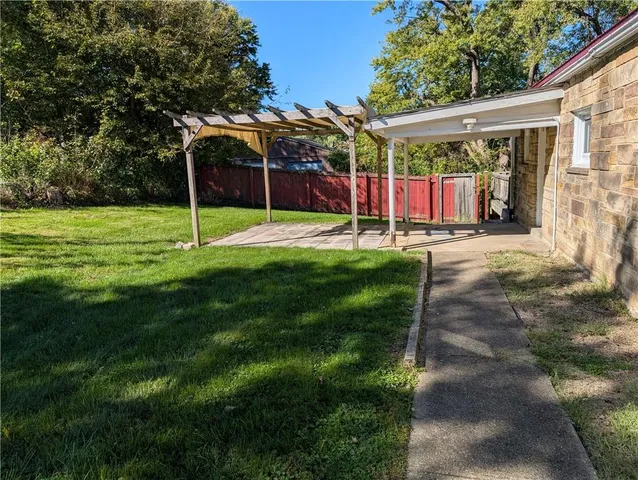 a view of a house with a backyard