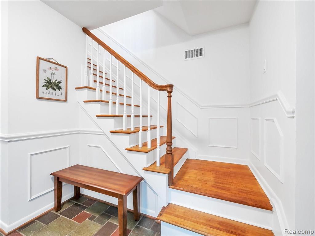 18551 Riverside Drive Beverly Hills, MI 48025 - Photo 6 of 58