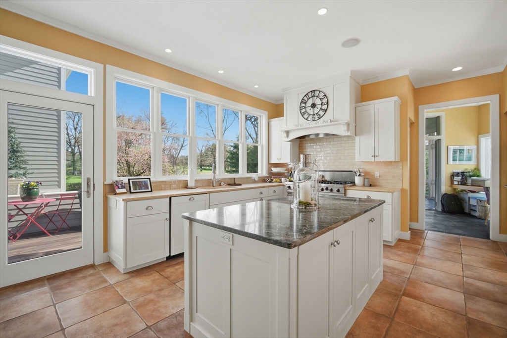 24 Prynne Ridge Road Longmeadow, MA 01106 - Photo 8 of 42