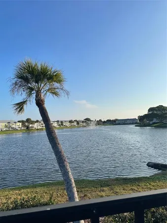 $1,800 | 249 Pompano Drive Southeast, Unit D, St. Petersburg, FL 33705