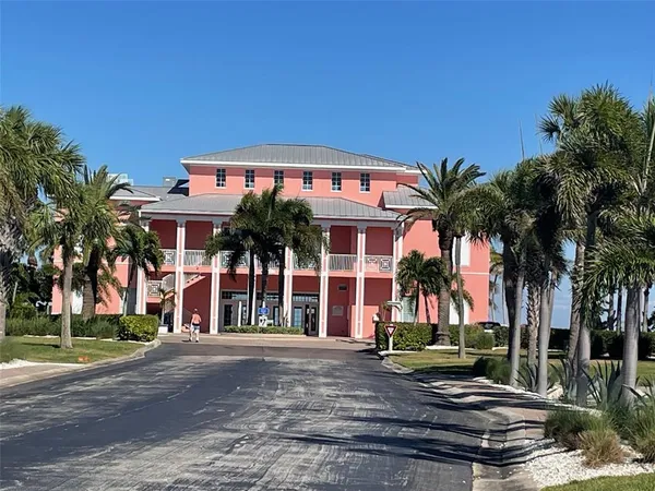 $1,800 | 249 Pompano Drive Southeast, Unit D, St. Petersburg, FL 33705