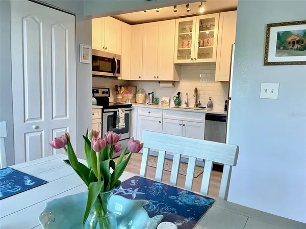 $1,800 | 249 Pompano Drive Southeast, Unit D, St. Petersburg, FL 33705