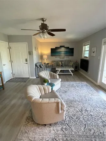 $1,800 | 249 Pompano Drive Southeast, Unit D, St. Petersburg, FL 33705