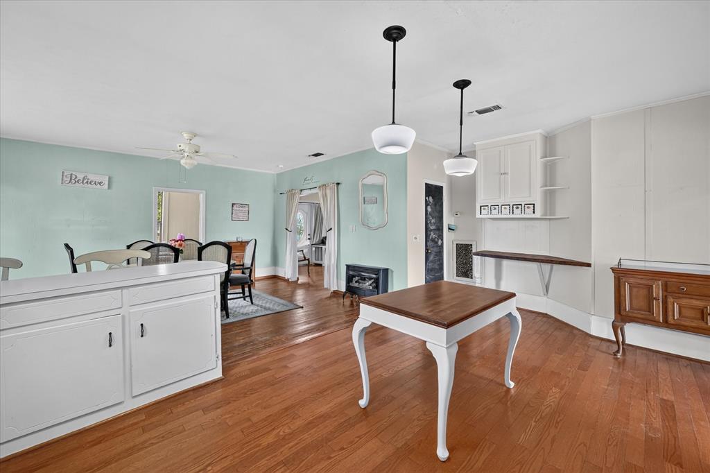 304 East Main Street Itasca, TX 76055 - Photo 13 of 38 Hardwood-style flooring throughout