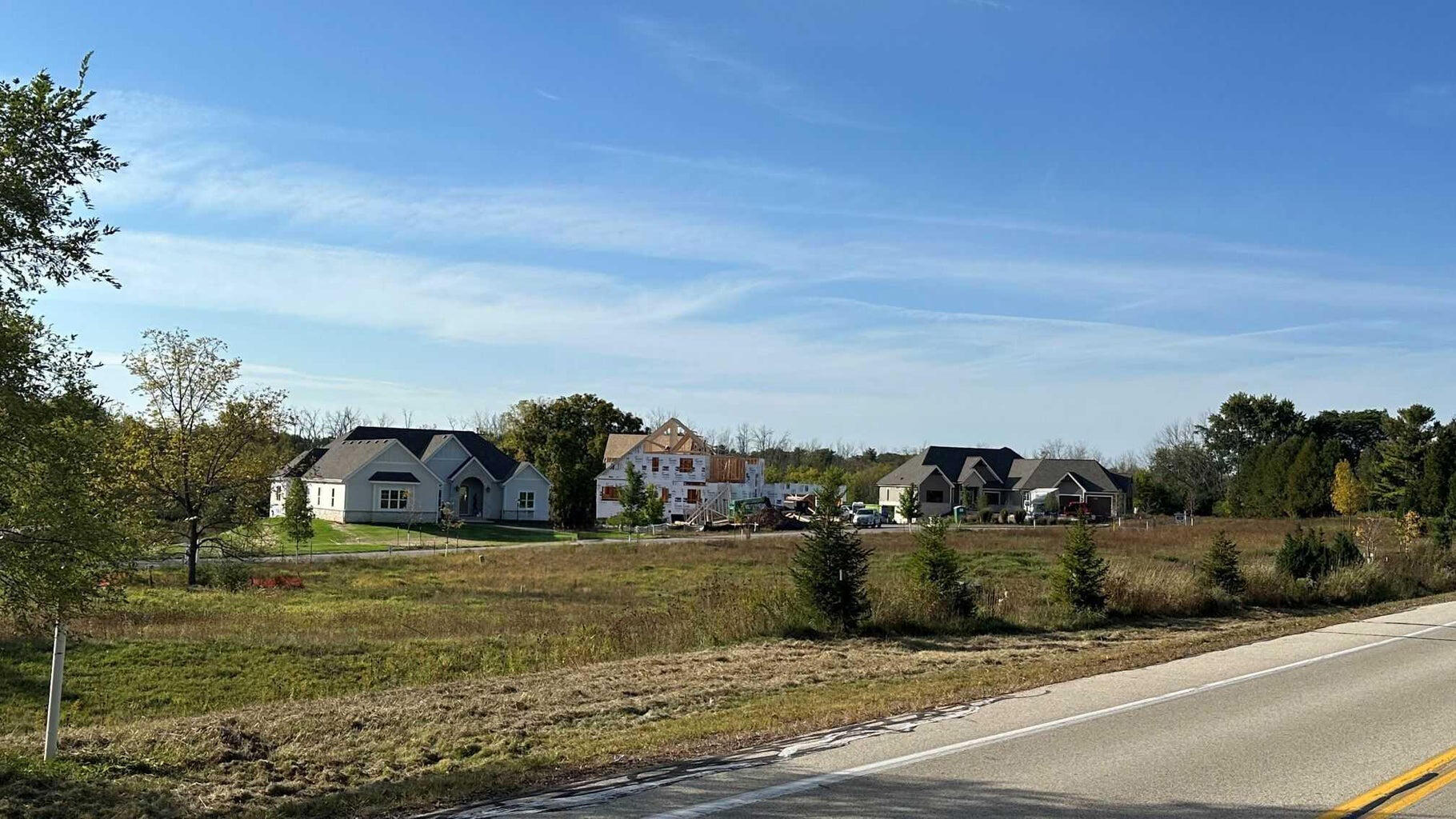 3620 West Club Circle Mequon, WI 53092 - Photo 3 of 8 1945561-3