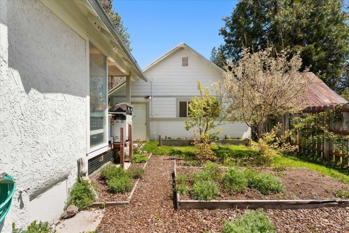 220 Squaw Valley Road McCloud, CA 96057 - Photo 12 of 37 Gallery Image 12