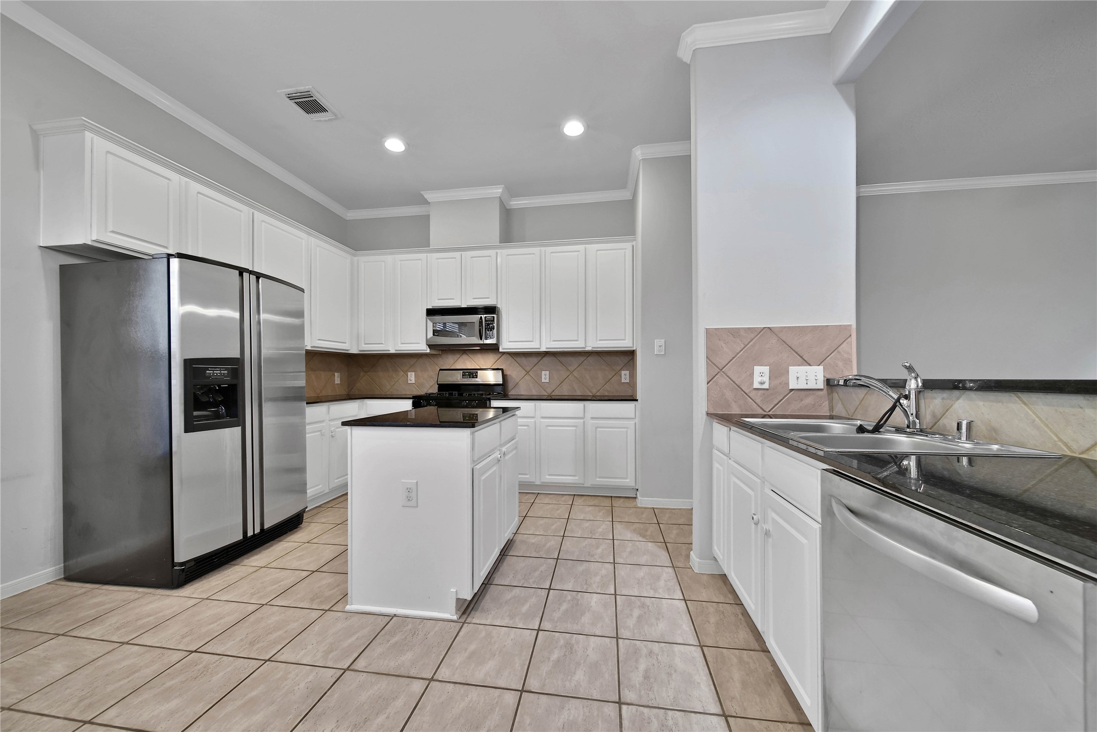 2618 Shady Acres Court Houston, TX 77008 - Photo 18 of 40